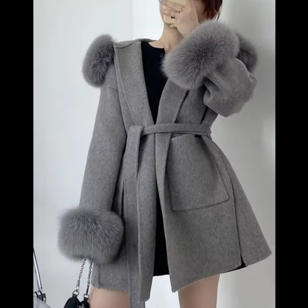 Fashion Oversize Ladies Outerwear Real Fur Coat (Wool/Fox Fur) - Picture 4 of 5